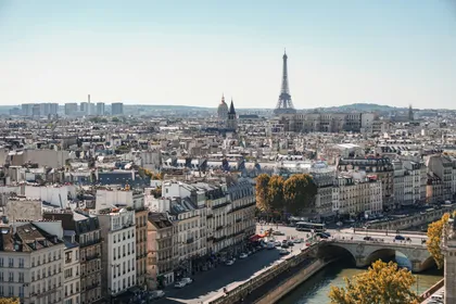 Vue panoramique de Paris avec la tour Eiffel — garde partagée à Paris